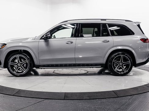 Used 2025 Mercedes-Benz GLS 450 4MATIC image 4
