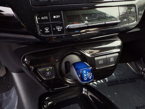 Certified 2018 Toyota Prius Three Touring image 10