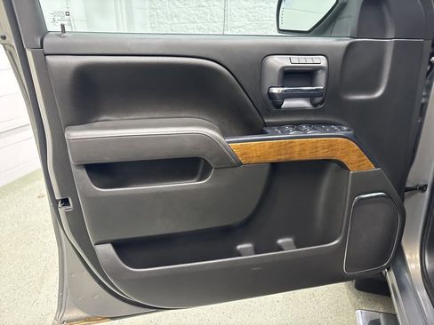 Used 2017 Chevrolet Silverado 1500 LTZ AWD/4WD image 16