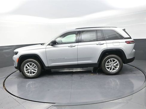 New 2025 Jeep Grand Cherokee Laredo X w/ Luxury Tech Group I image 4