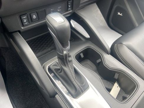 Used 2024 Nissan Frontier SL image 15