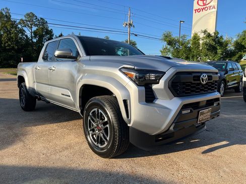 Used 2024 Toyota Tacoma TRD Sport RWD image 1
