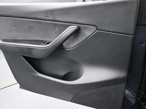 Used 2022 Tesla Model Y Performance image 23