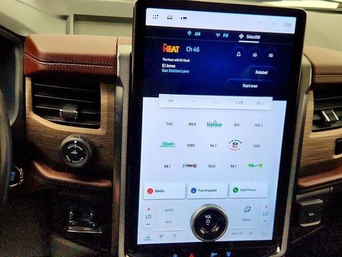 Used 2023 Ford Expedition Limited AWD/4WD image 18