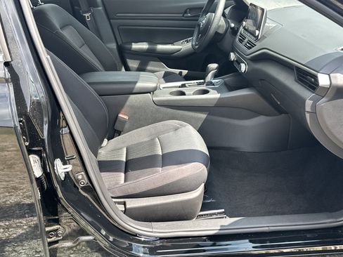 Used 2025 Nissan Altima 2.5 S FWD image 13