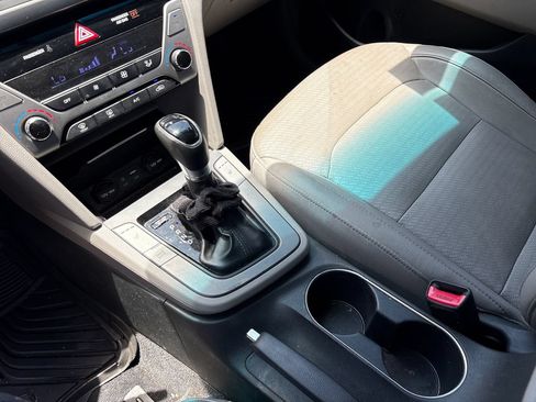 Used 2017 Hyundai Elantra Limited FWD image 27