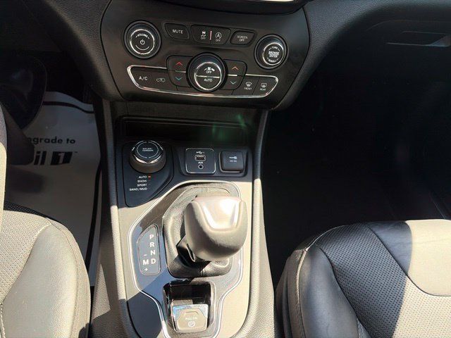 Used 2019 Jeep Cherokee Limited AWD/4WD image 20
