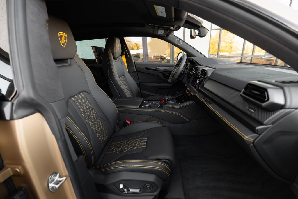 Used 2025 Lamborghini Urus SE AWD/4WD image 25