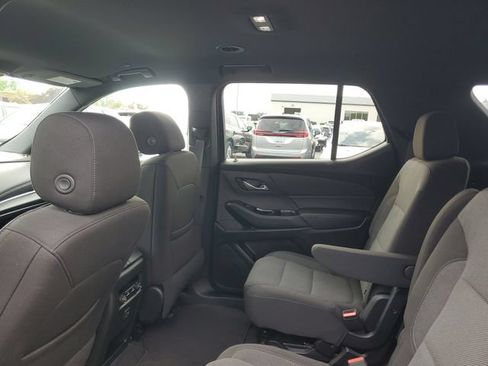 Certified 2023 Chevrolet Traverse LT FWD image 9