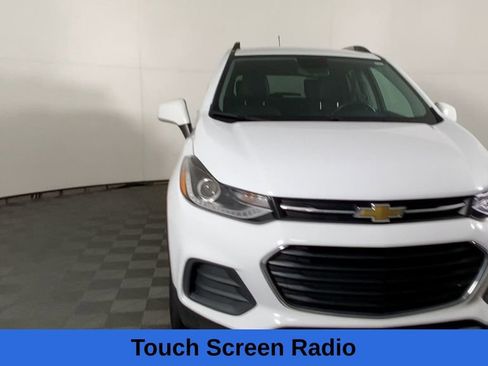 Used 2022 Chevrolet Trax LT w/ LT Convenience Package image 6