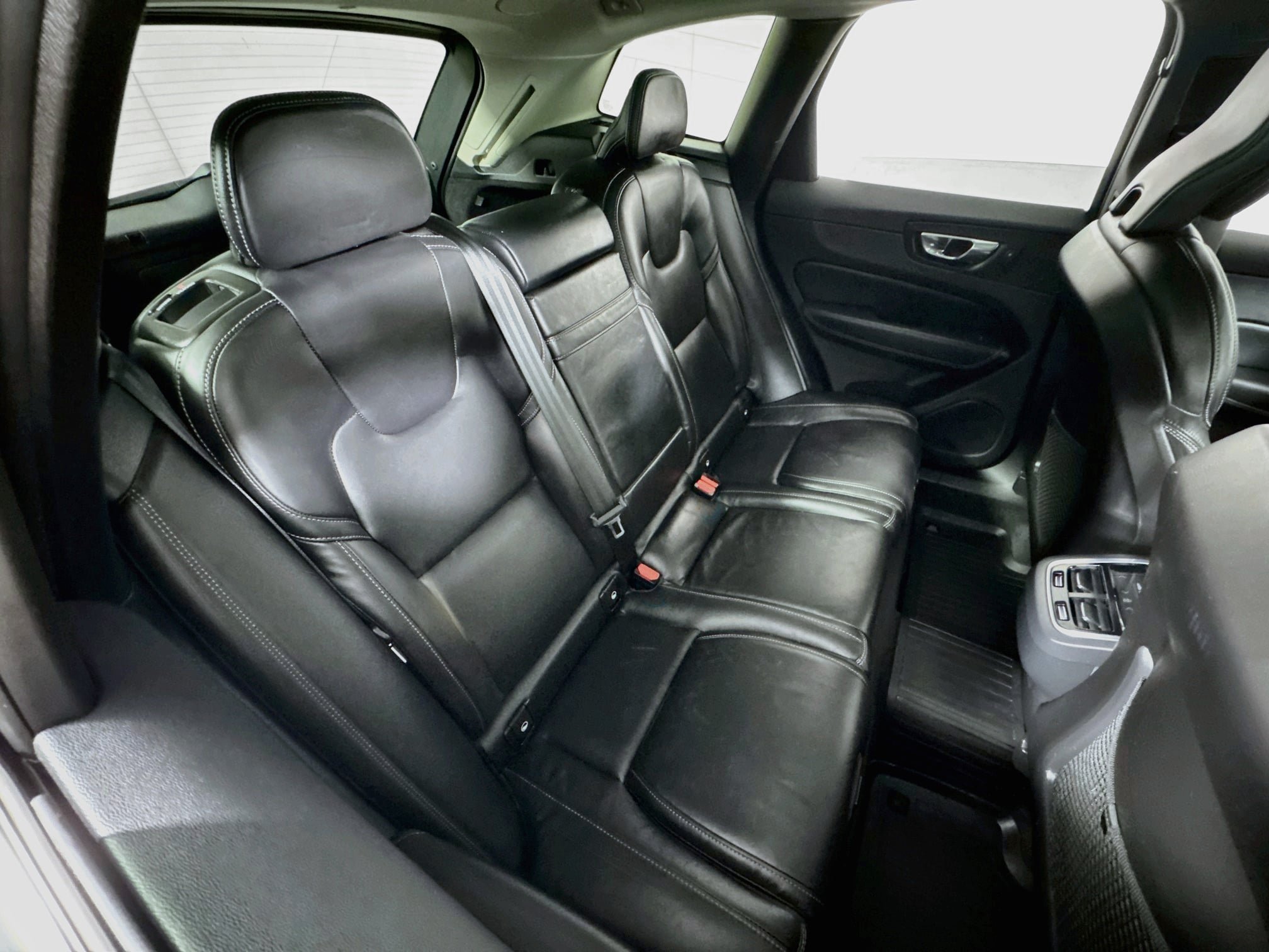 Used 2022 Volvo XC60 B5 Inscription w/ Advanced Package AWD/4WD image 28