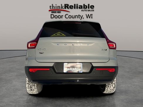 Used 2024 Volvo XC40 B5 Ultimate w/ Protection Package Premier image 4