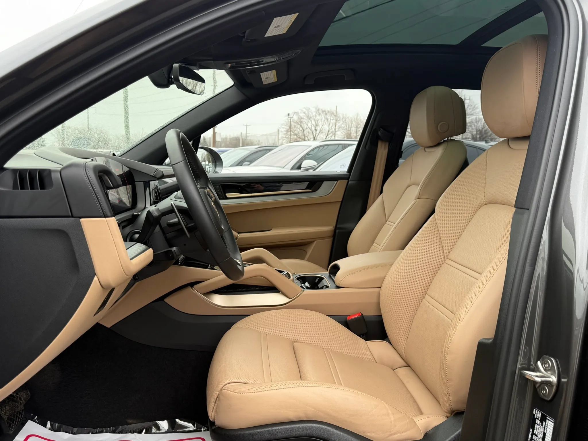 Used 2025 Porsche Cayenne E-Hybrid w/ Premium Package Plus AWD/4WD image 20