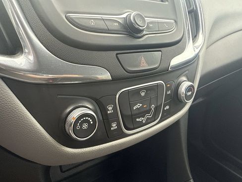 Certified 2020 Chevrolet Equinox LS FWD image 33