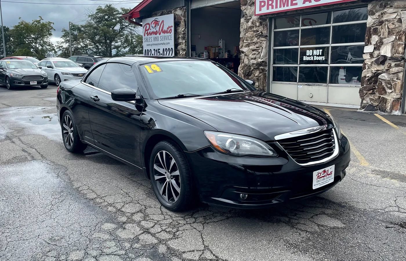 Used 2014 Chrysler 200 S FWD image 2