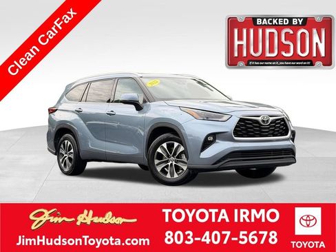 Used 2022 Toyota Highlander XLE FWD image 1
