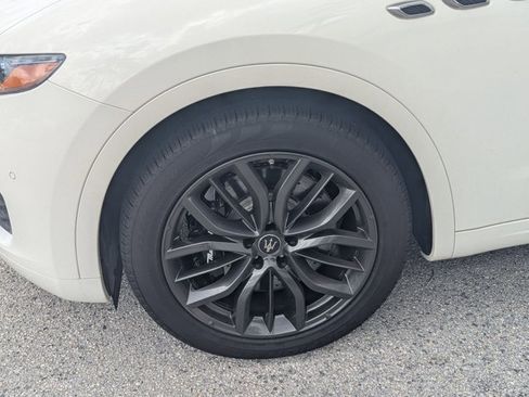 Used 2024 Maserati Levante GT Ultima image 22
