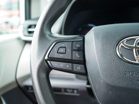 Used 2024 Toyota Sienna LE FWD image 27