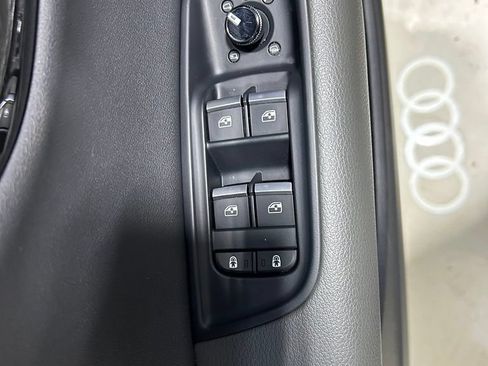 Used 2019 Audi Q8 Prestige AWD/4WD image 11