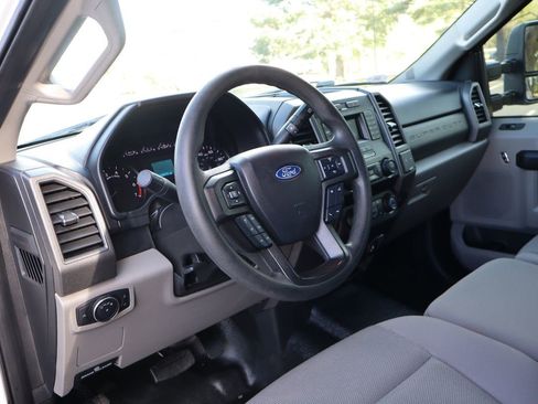 Used 2020 Ford F350 XL w/ Power Equipment Group image 15