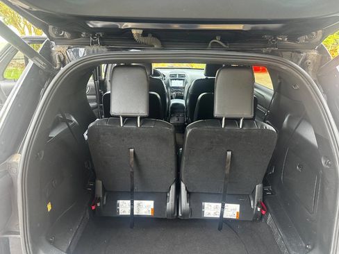 Used 2018 Ford Explorer XLT w/ Equipment Group 202A AWD/4WD image 33