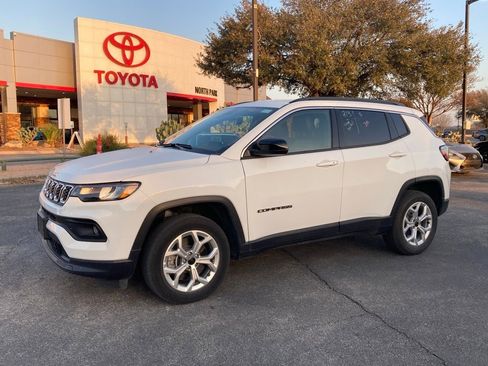 Used 2025 Jeep Compass Latitude image 1