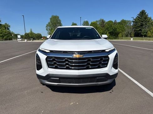 Used 2026 Chevrolet Equinox LT FWD image 8