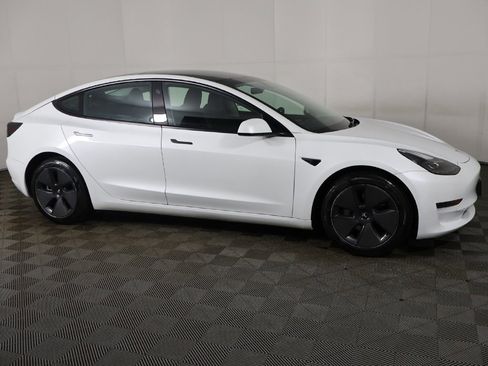 Used 2022 Tesla Model 3 Standard Range image 18