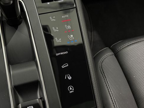 Certified 2025 Porsche Macan image 39