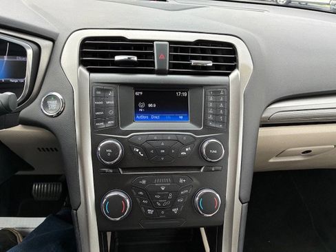 Used 2018 Ford Fusion SE FWD image 19