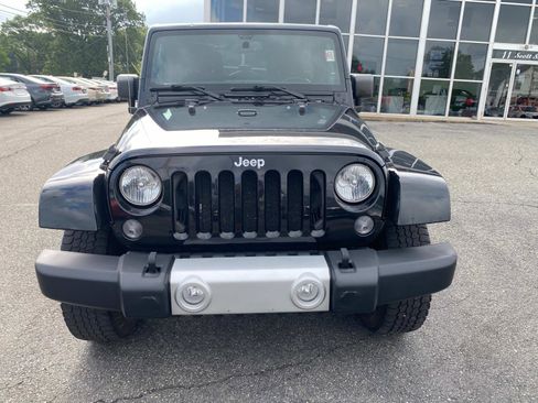 Used 2014 Jeep Wrangler Unlimited Sahara w/ Connectivity Group image 9