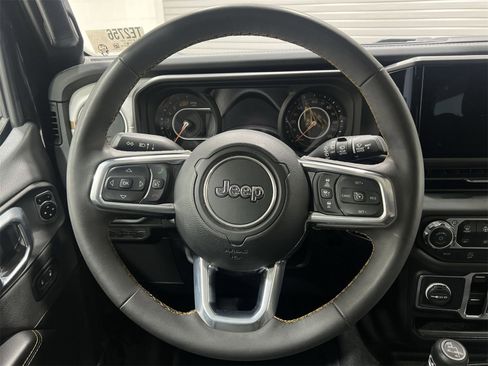 Used 2024 Jeep Wrangler Sahara image 14