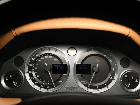 Used 2011 Aston Martin V8 Vantage Roadster RWD image 8