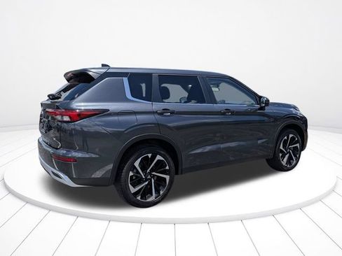 Used 2024 Mitsubishi Outlander SE FWD image 3
