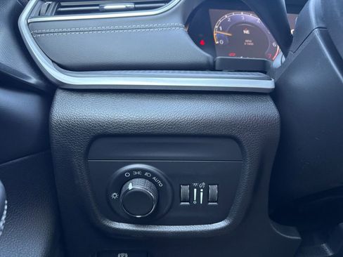 New 2026 Jeep Grand Cherokee Laredo image 4