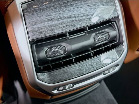 New 2025 BMW 740i w/ Executive Package image 18