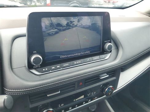 Used 2023 Nissan Rogue SV image 27