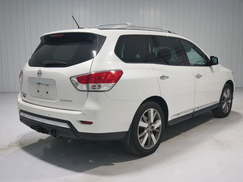 Used 2015 Nissan Pathfinder Platinum w/ Cargo Package image 5