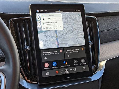 Certified 2025 Volvo XC90 B6 Plus image 17