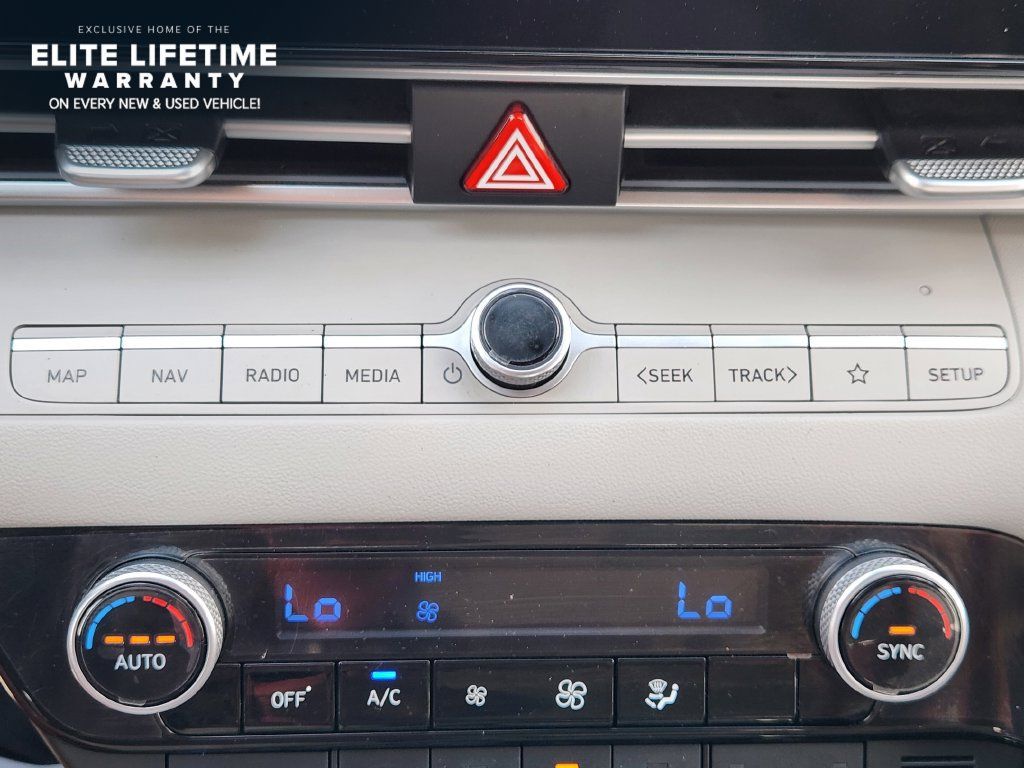Used 2023 Hyundai Elantra Limited FWD image 18