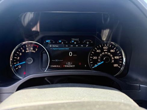 Used 2015 Ford F150 Platinum w/ Equipment Group 701A Luxury AWD/4WD image 16