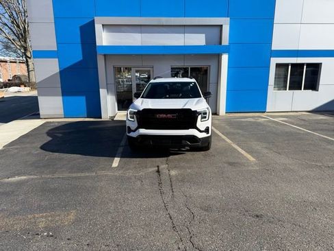 Used 2026 GMC Terrain Elevation w/ Elevation Premium Package image 2