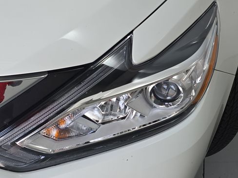 Certified 2018 Nissan Altima 2.5 SV w/ 2.5 SV Technology Package FWD image 30
