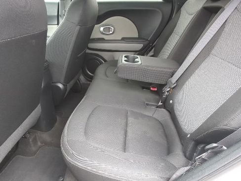 Used 2017 Kia Soul + FWD image 21