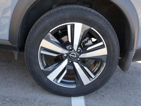 Used 2023 Nissan Rogue SL w/ SL Premium Package image 45