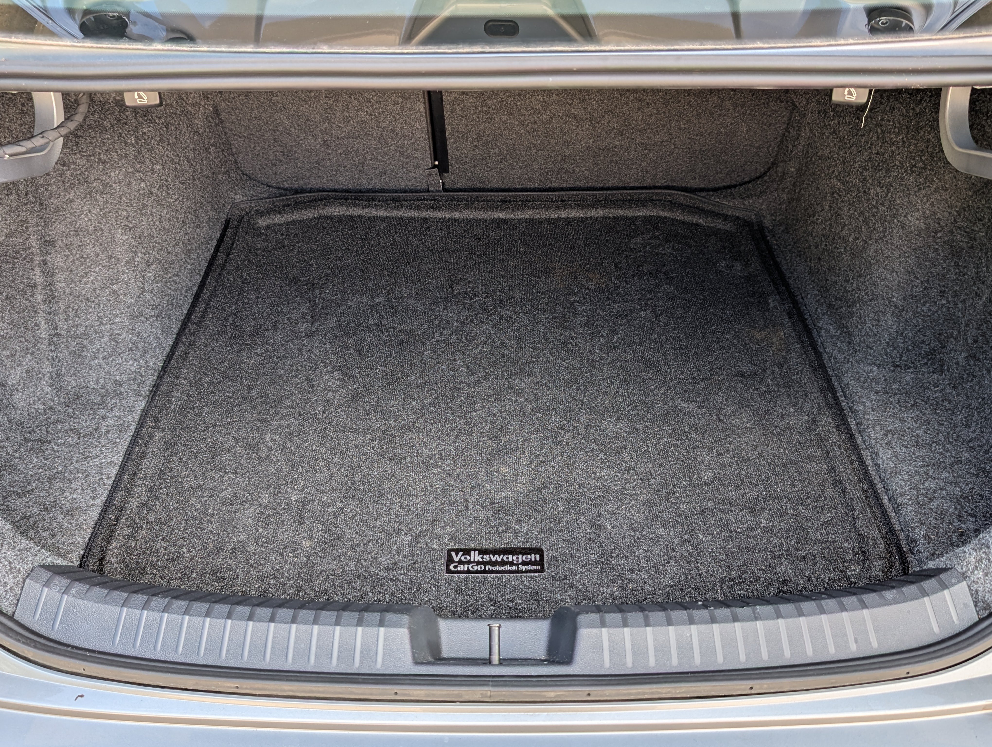 Used 2025 Volkswagen Jetta SE w/ Sunroof Package FWD image 19