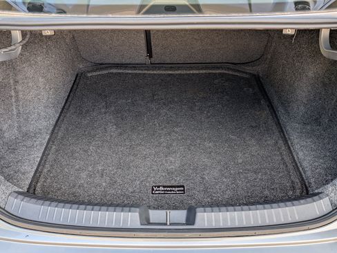 Used 2025 Volkswagen Jetta SE w/ Sunroof Package FWD image 19