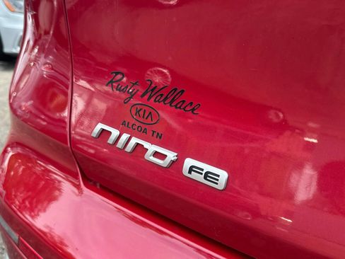 Used 2017 Kia Niro FE FWD image 15