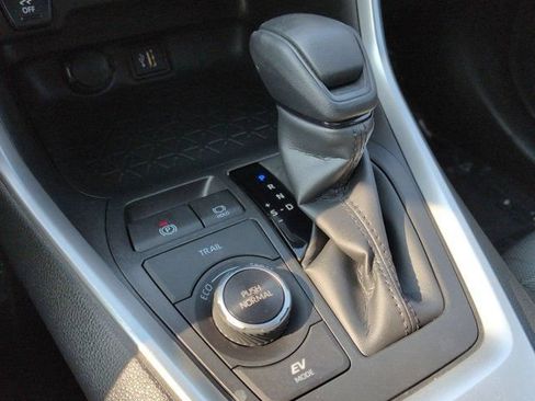 Used 2025 Toyota RAV4 XLE w/ Convenience Package AWD/4WD image 16