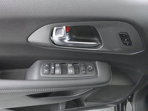 New 2026 Chrysler Pacifica Select image 9